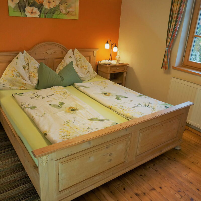 Schlafzimmer der ebenerdigen Ferienwohnung auf dem Ofenmacherhof