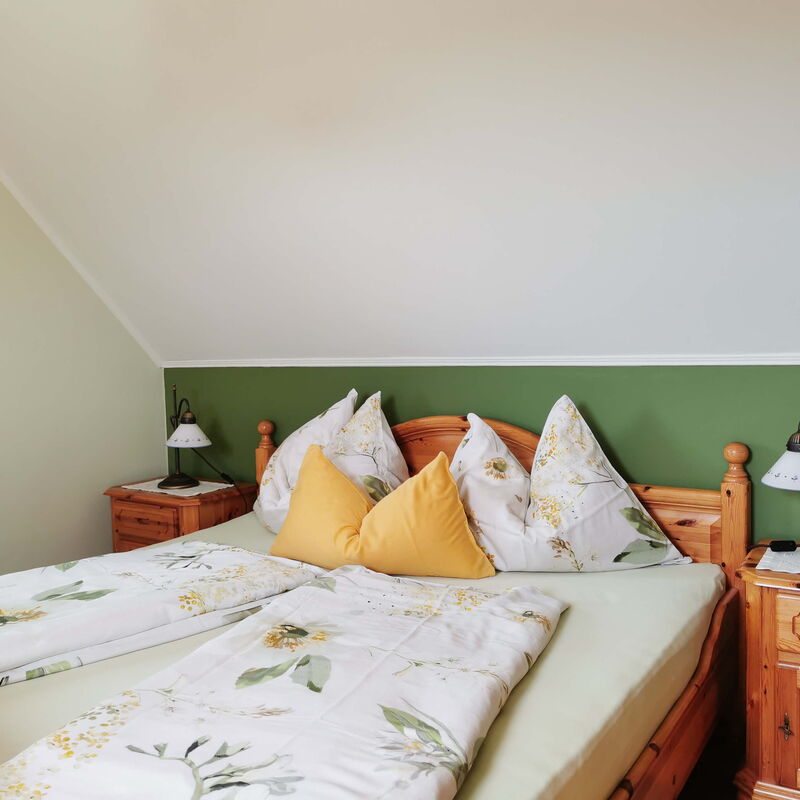 Schlafzimmer der Ferienwohnung Presse im Obergeschoss auf dem Ofenmacherhof