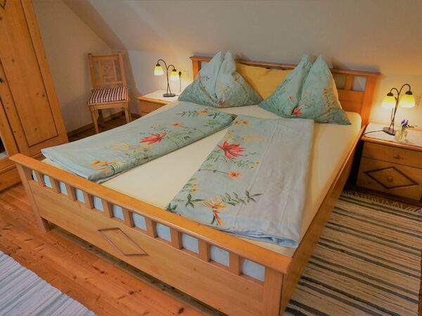 Schlafzimmer der Ferienwohnung Sunn-Seitn auf dem Ofenmacherhof